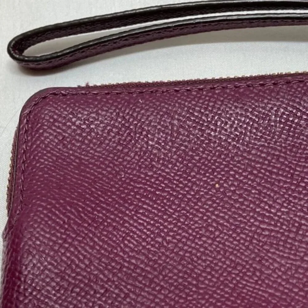 Coach Women's Small Corner Zip Wristlet Pouch Wallet Purse Purple Plum GUC‎